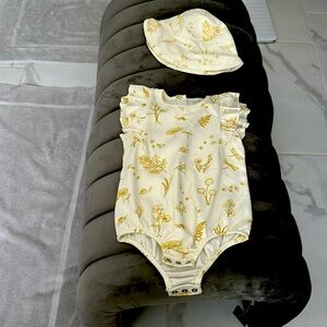 Pehr baby set with sun hat